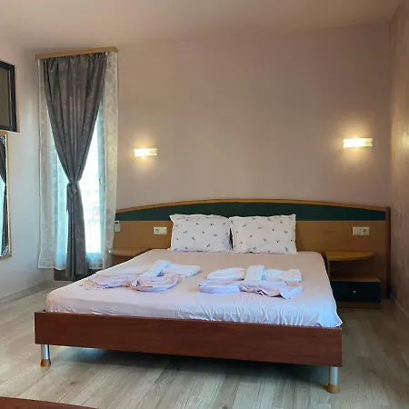 Empera H-l Hotell 3*