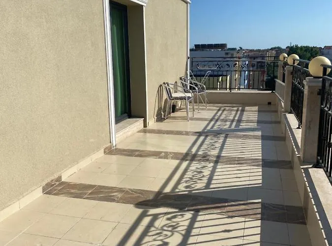 Szálloda Empera H-l Napospart